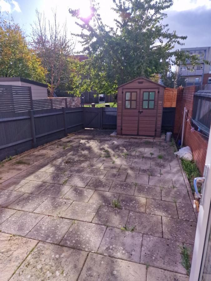 Appartamento Ko 3 Bed House Dartford Esterno foto